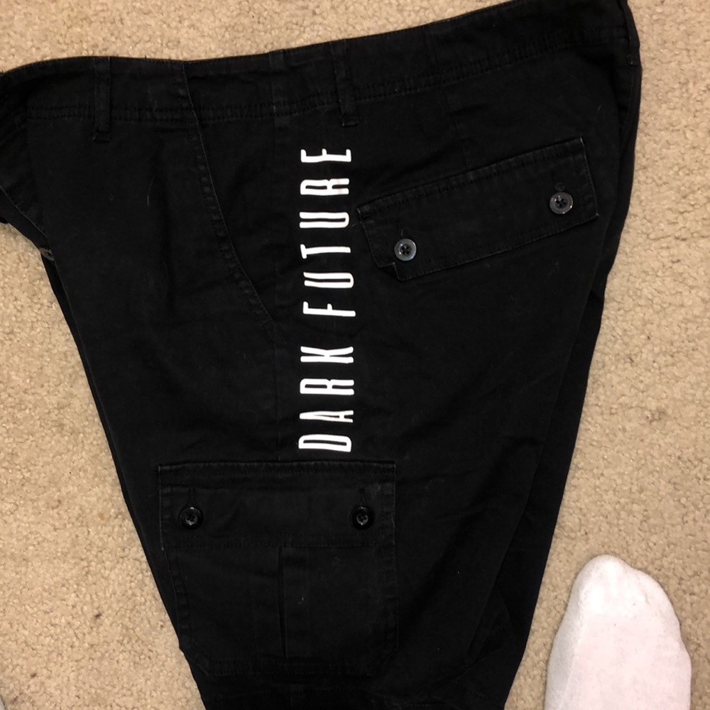 ASOS Dark Future Black Cargo Shorts - Picture 5 of 6